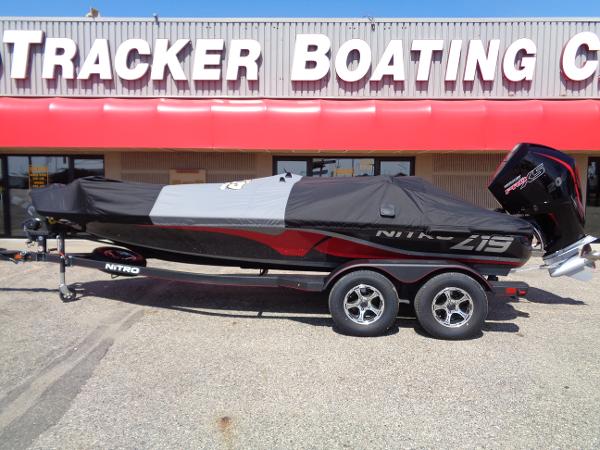2024 Nitro Z19 Pro boat with cover at Tracker Boating Center.