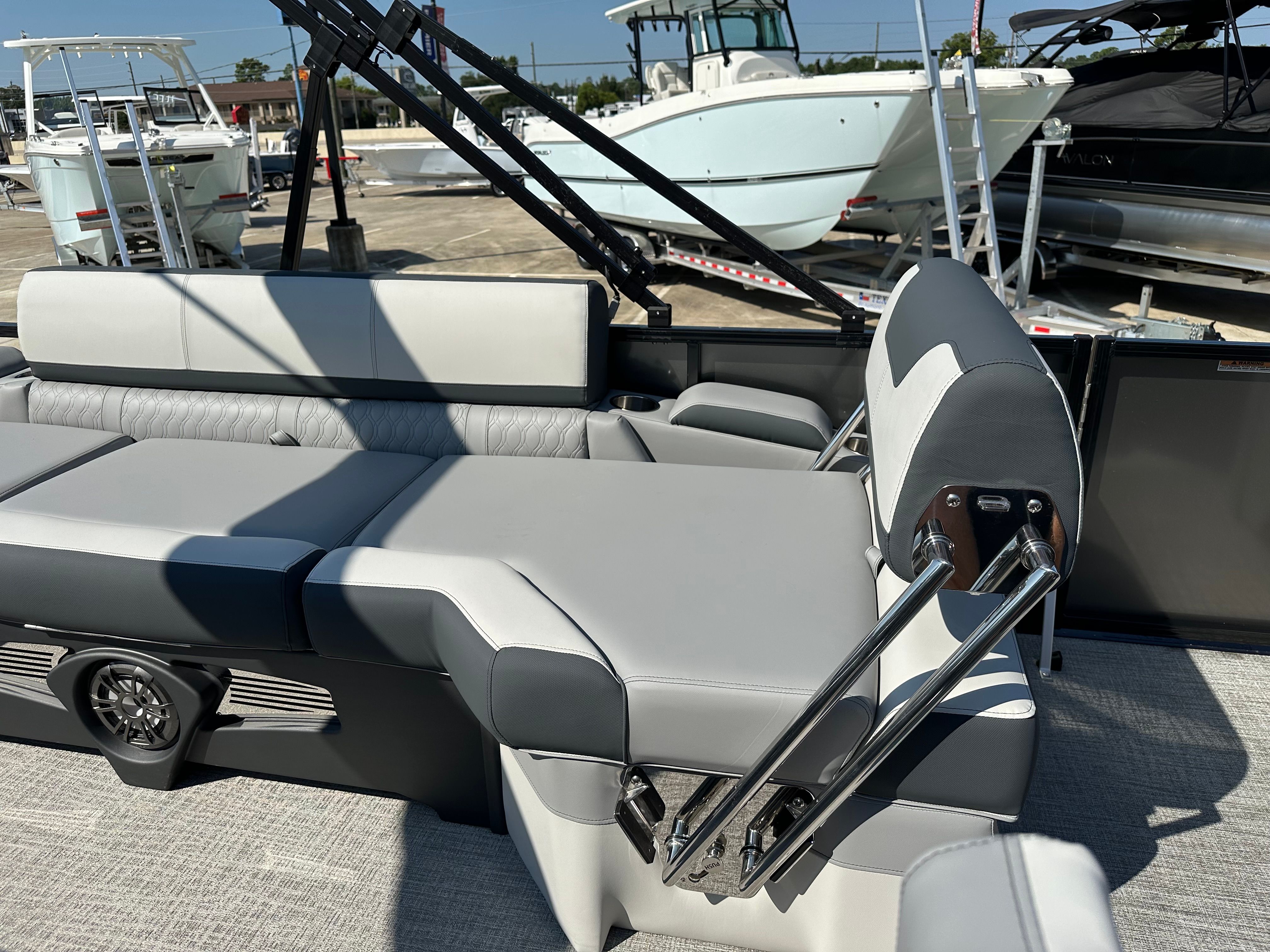 2025 Avalon LSZ Quad Lounge Shift - 23' - 26