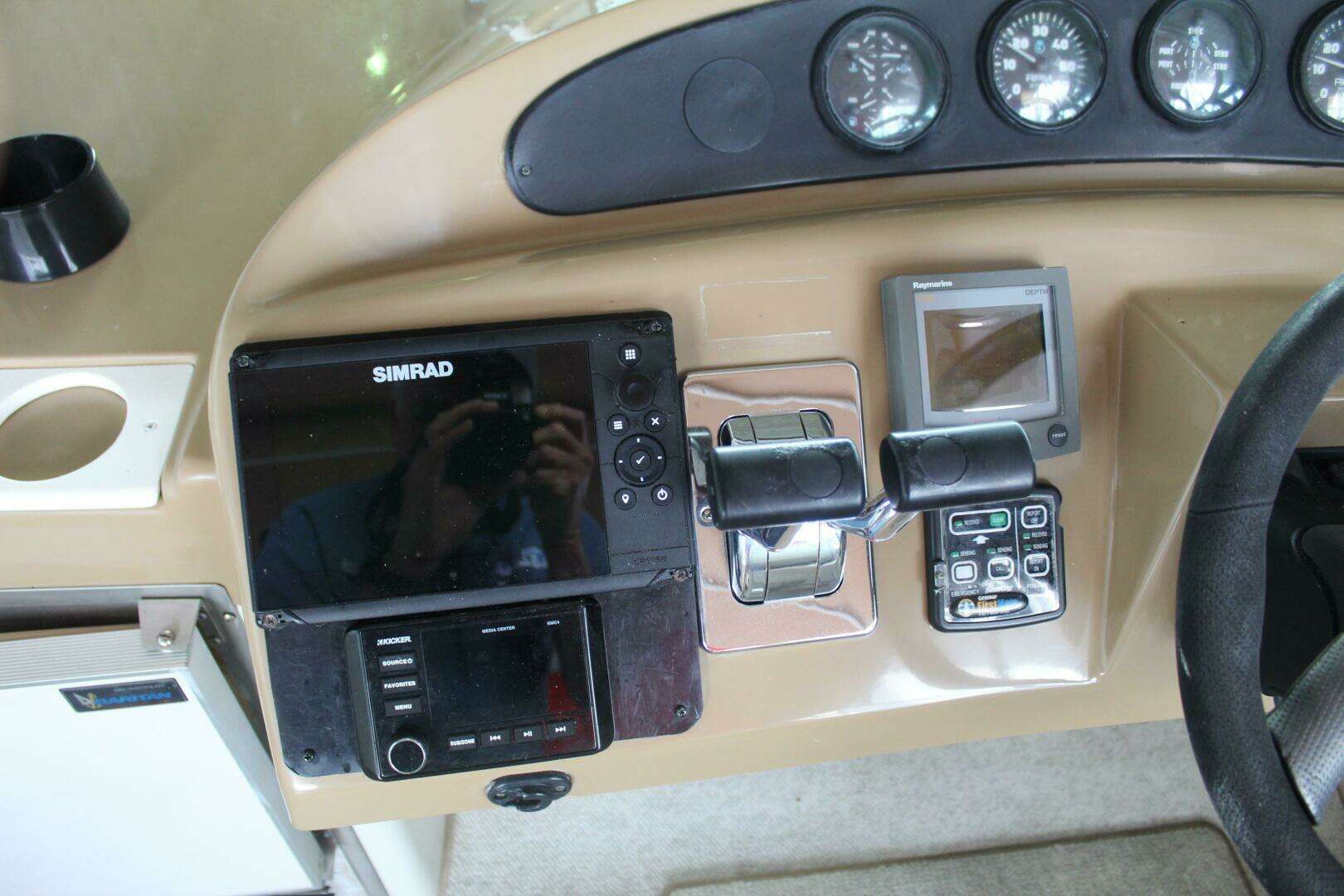 2004 Carver 360 Mariner - Image 6