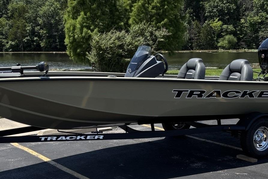 2026 Tracker Pro Team 190