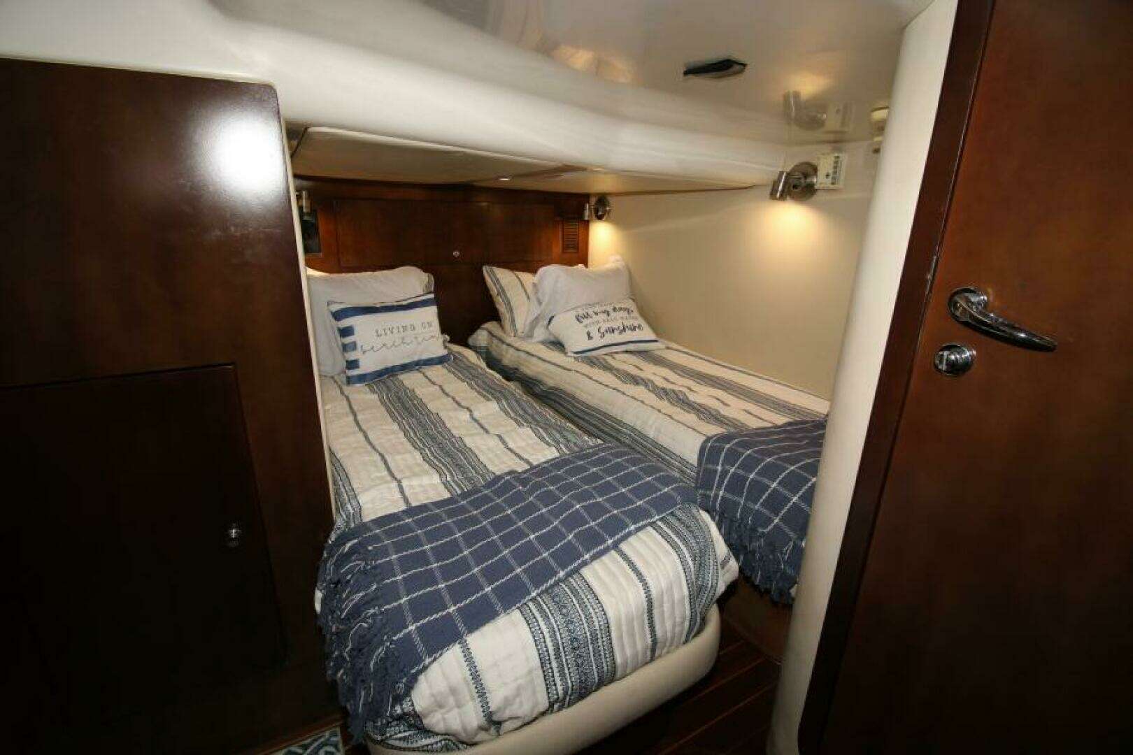 2002 Regal 4260 Commodore - Image 33