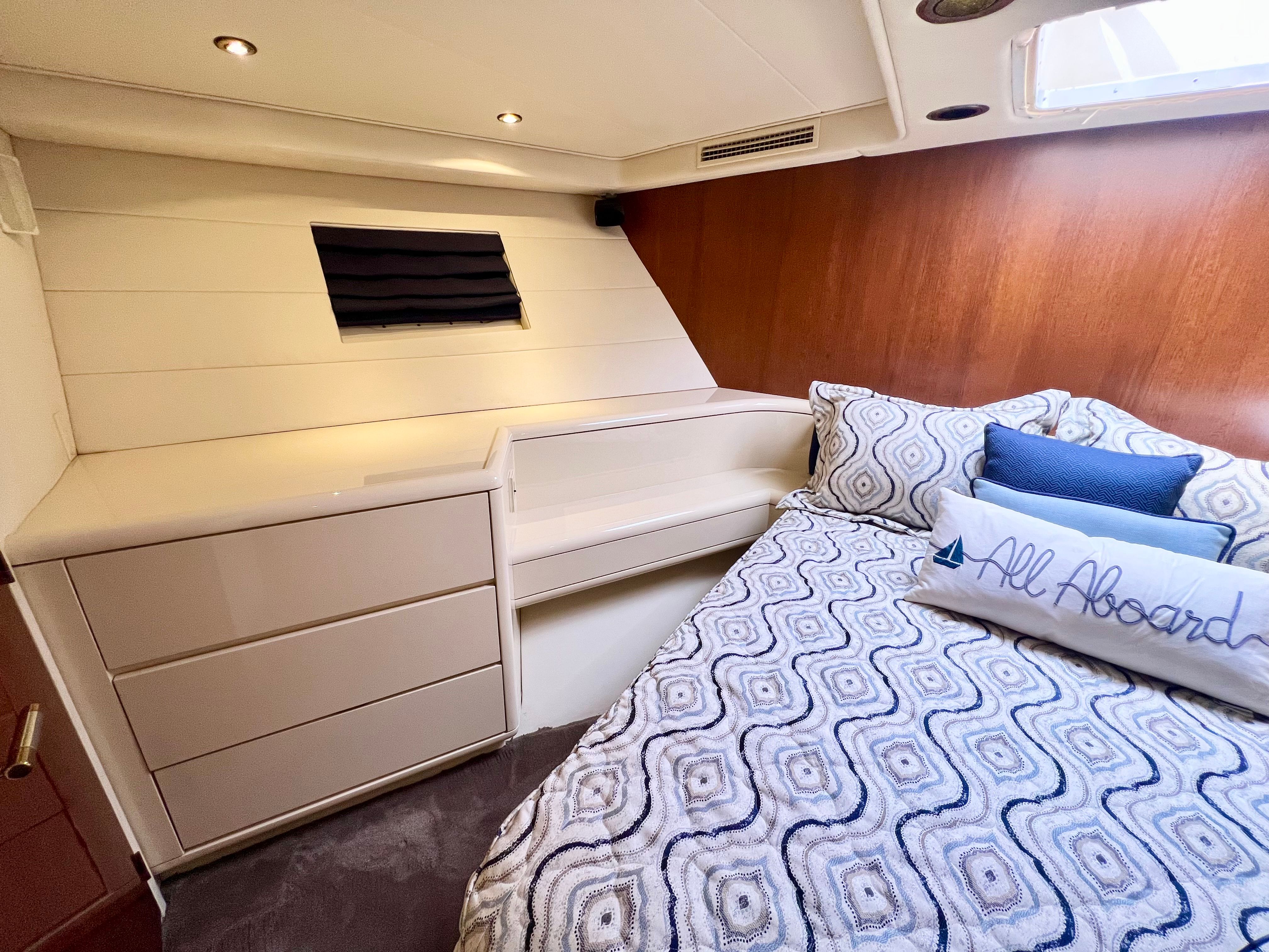 1996 Hatteras 82 Convertible - 52