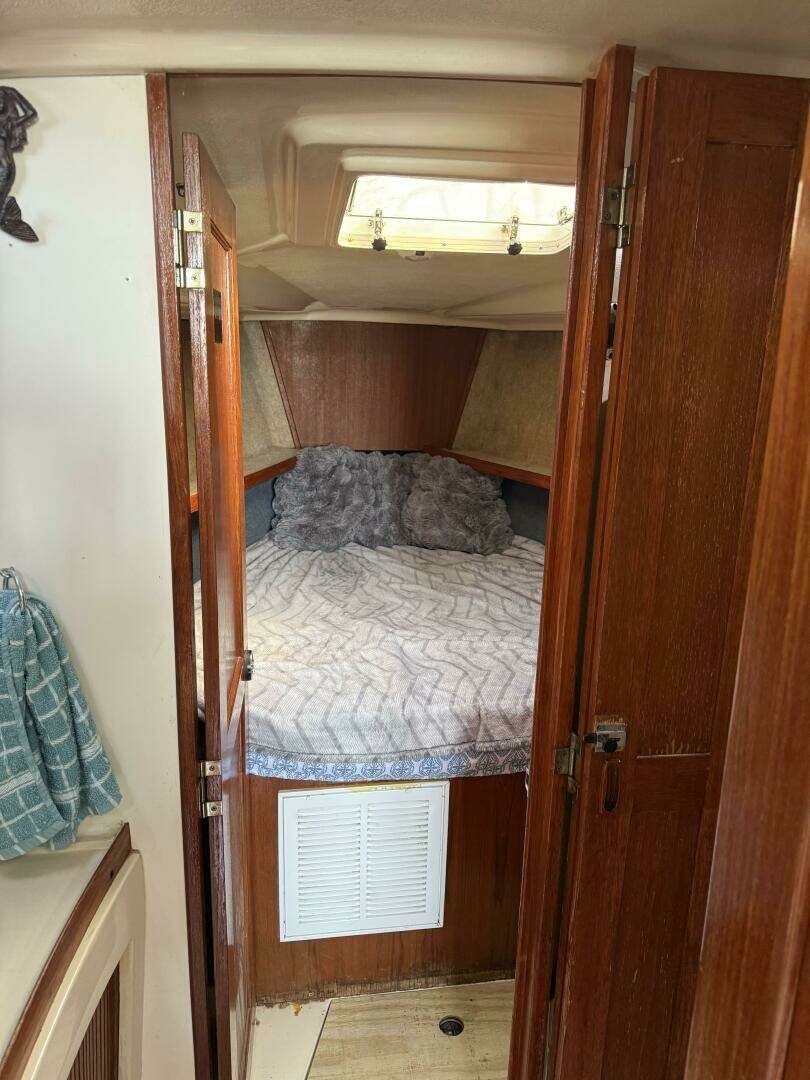 1989 Hunter 33.5 - Image 12