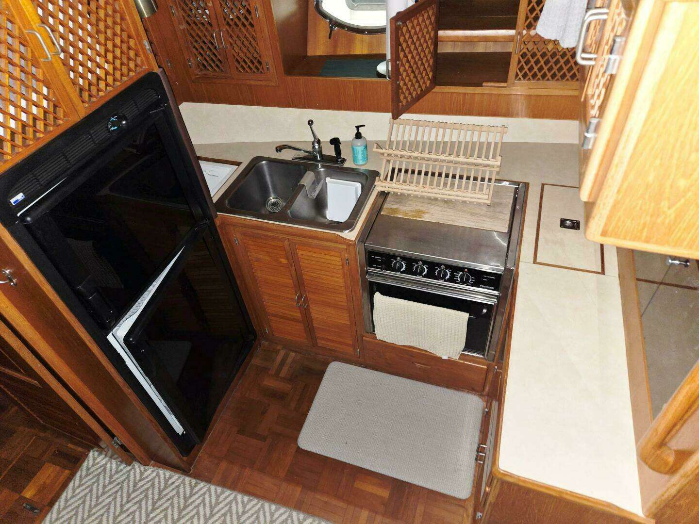 1989 Marine Trader 47 Cockpit Motor Yacht - Image 19