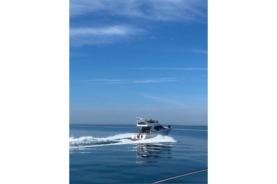 Storebro 430 Royal Cruiser 1998 navigating calm blue waters under clear skies.