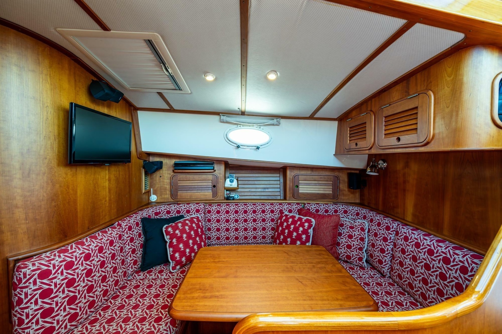2006 Hinckley — - Image 24
