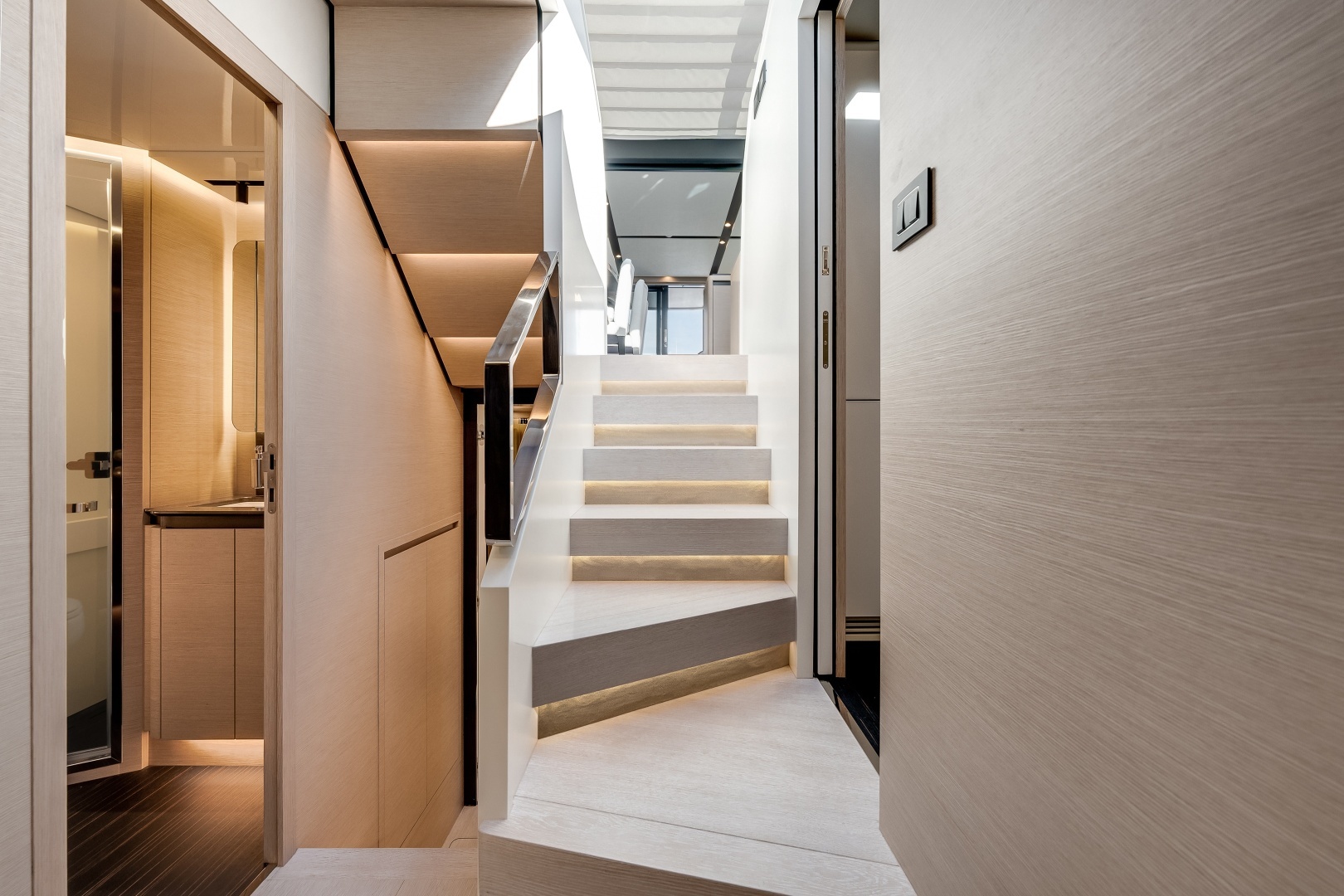 2024 Azimut S8 - Image 40