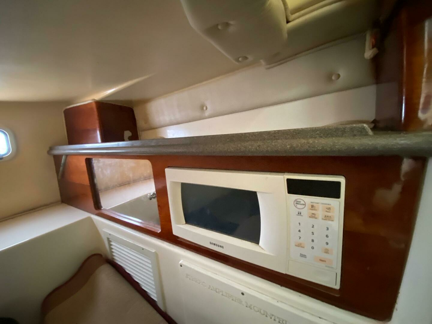 2003 Edgewater 265 Express - Image 11