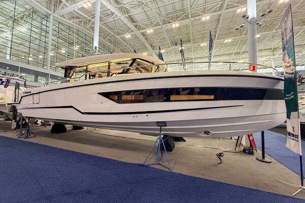 2025 Wellcraft 38 Explorer