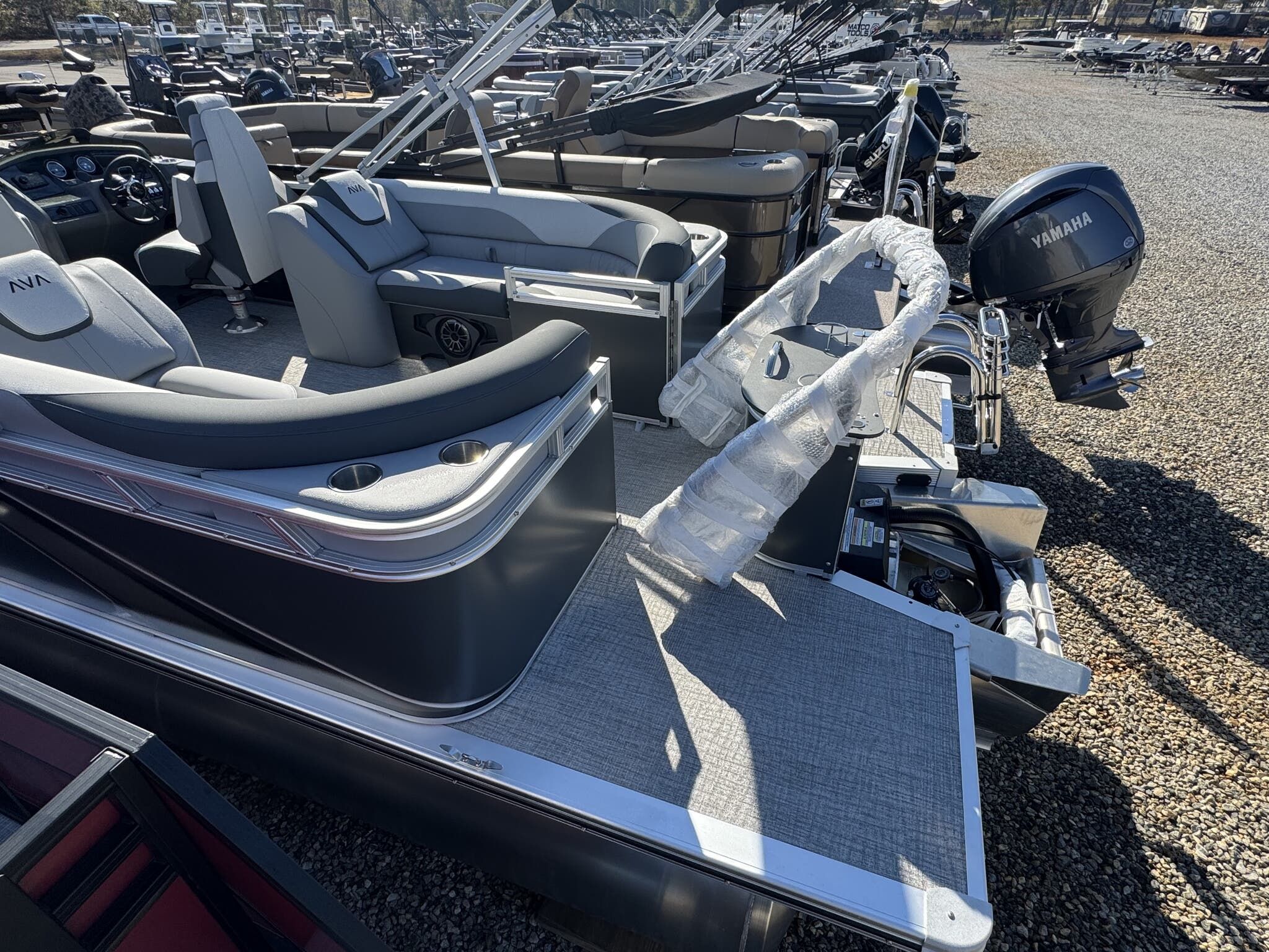 2026 Avalon LSZ 23 QUAD LOUNGER-TRITOON-175HP - 4
