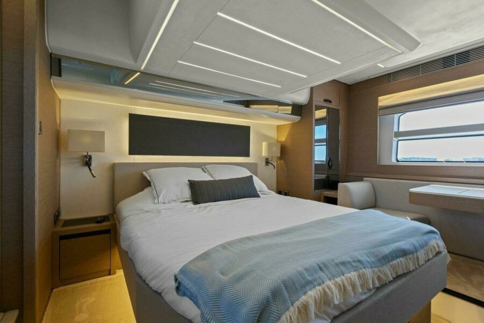2022 Prestige 590 Flybridge - Image 22