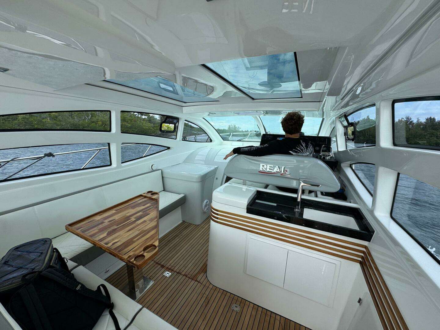 2025 Real 40 HT Luxury - Image 33