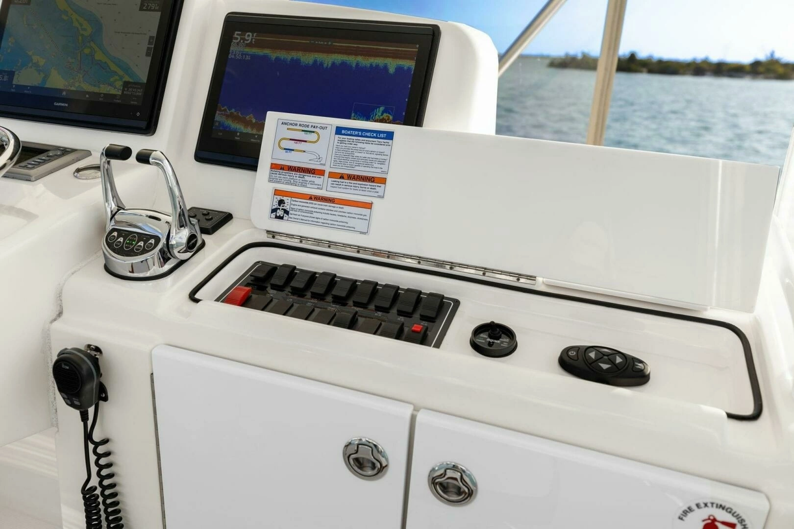2013 Tiara Yachts 3900 Convertible - Image 11