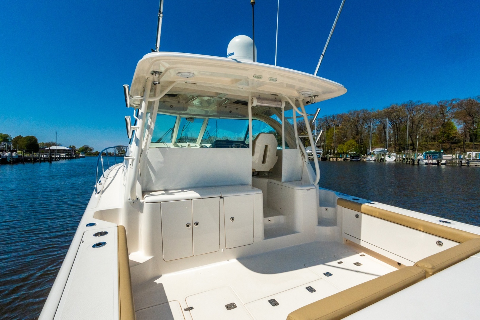 2016 Pursuit OS 385 Offshore - Image 17