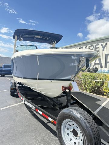 2026 Chris-Craft Bowrider Sportster WALKTHROUGH WINDSHIELD LUXURY B - 3