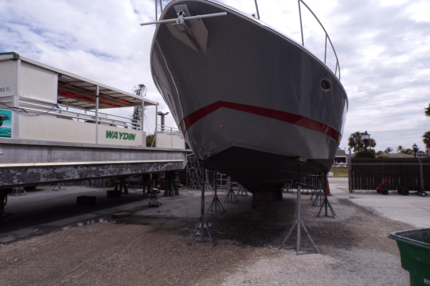 2005 Cruisers Yachts 370 Express - 3
