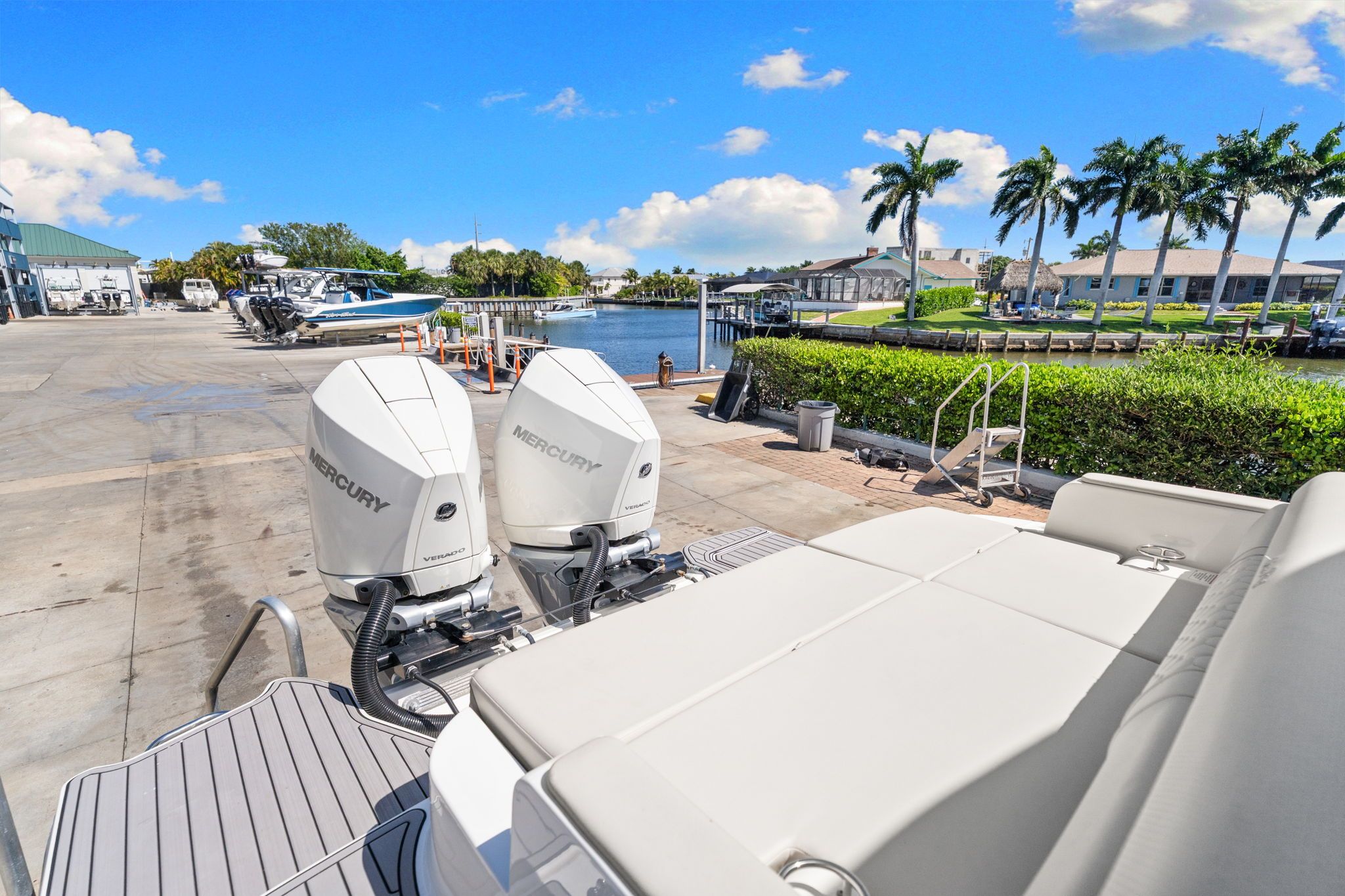 2023 Sea Ray SDX 290 Outboard - 8