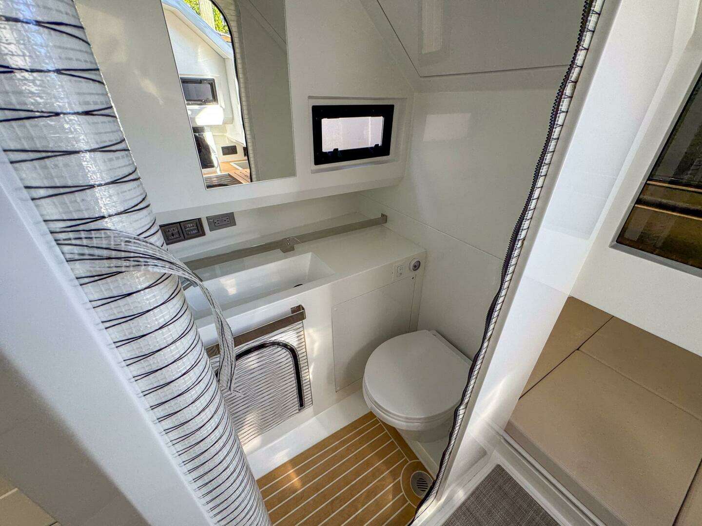 2026 De Antonio Yachts D32 - Image 31