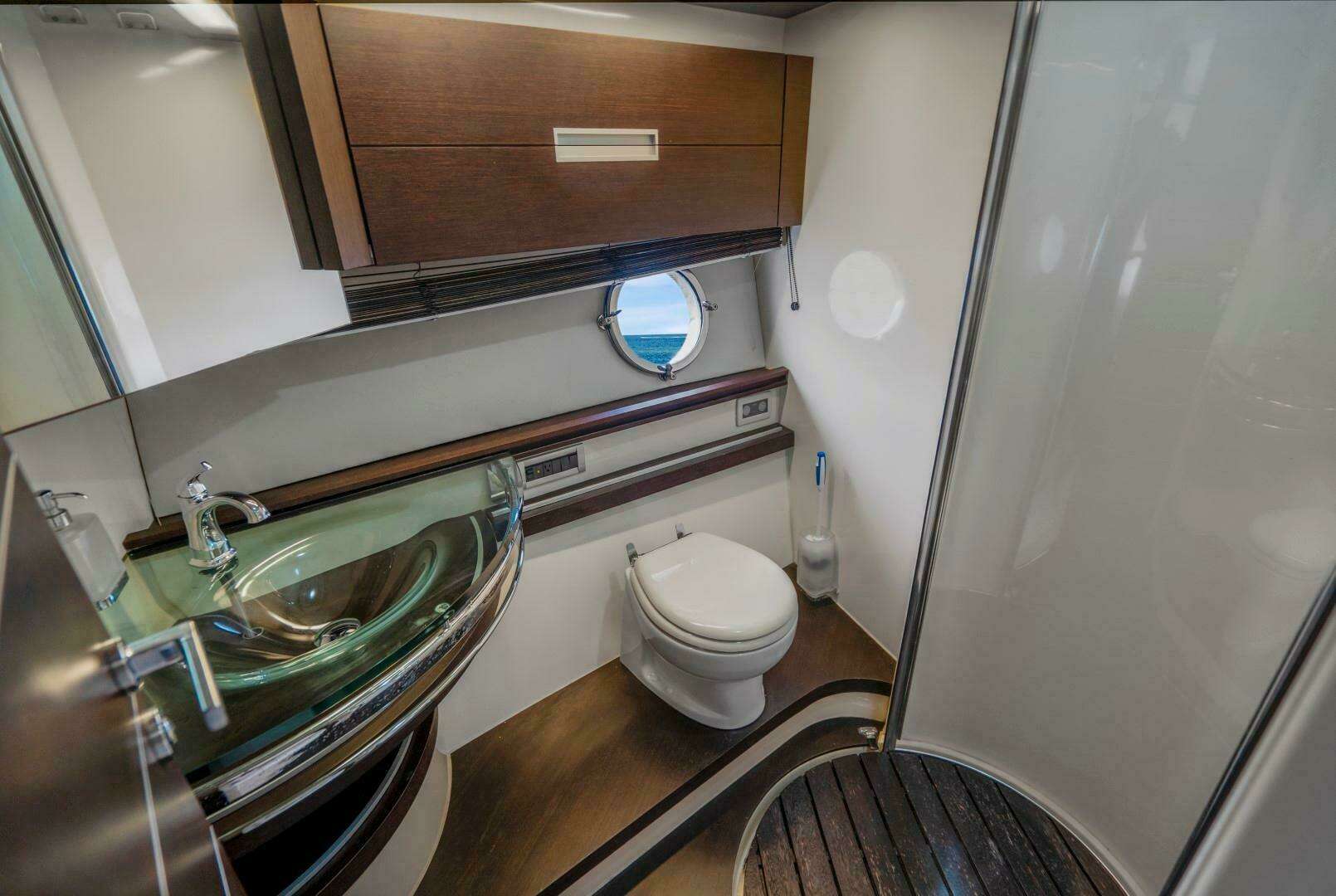 2007 Azimut 68S - Image 47