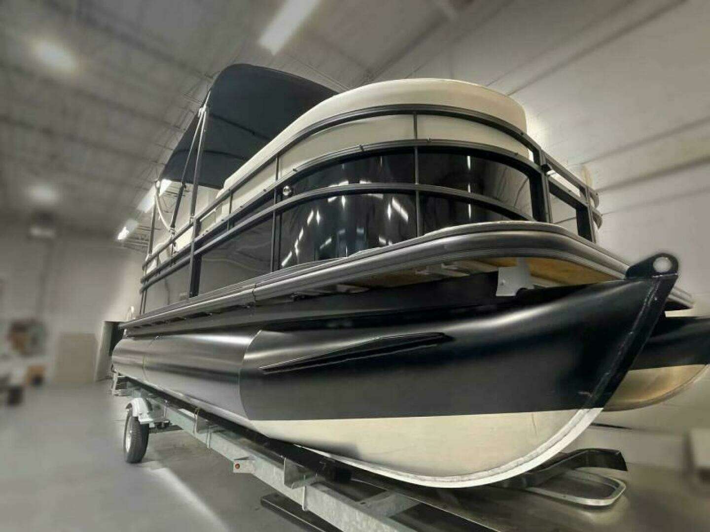 2024 Vision WX Tritoon - Image 14