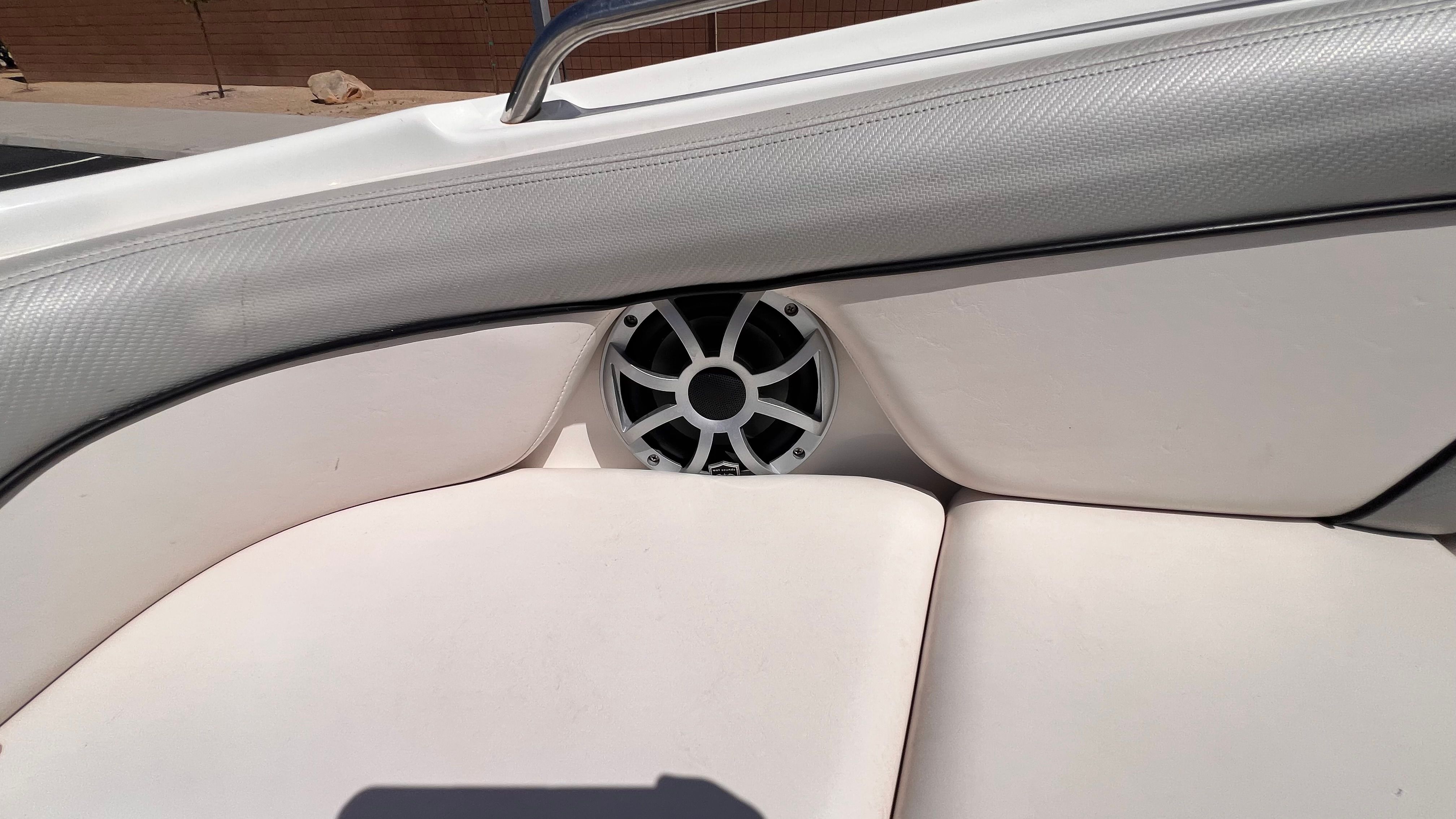 Speaker in seating area of 2011 Yamaha AR240 HO boat.