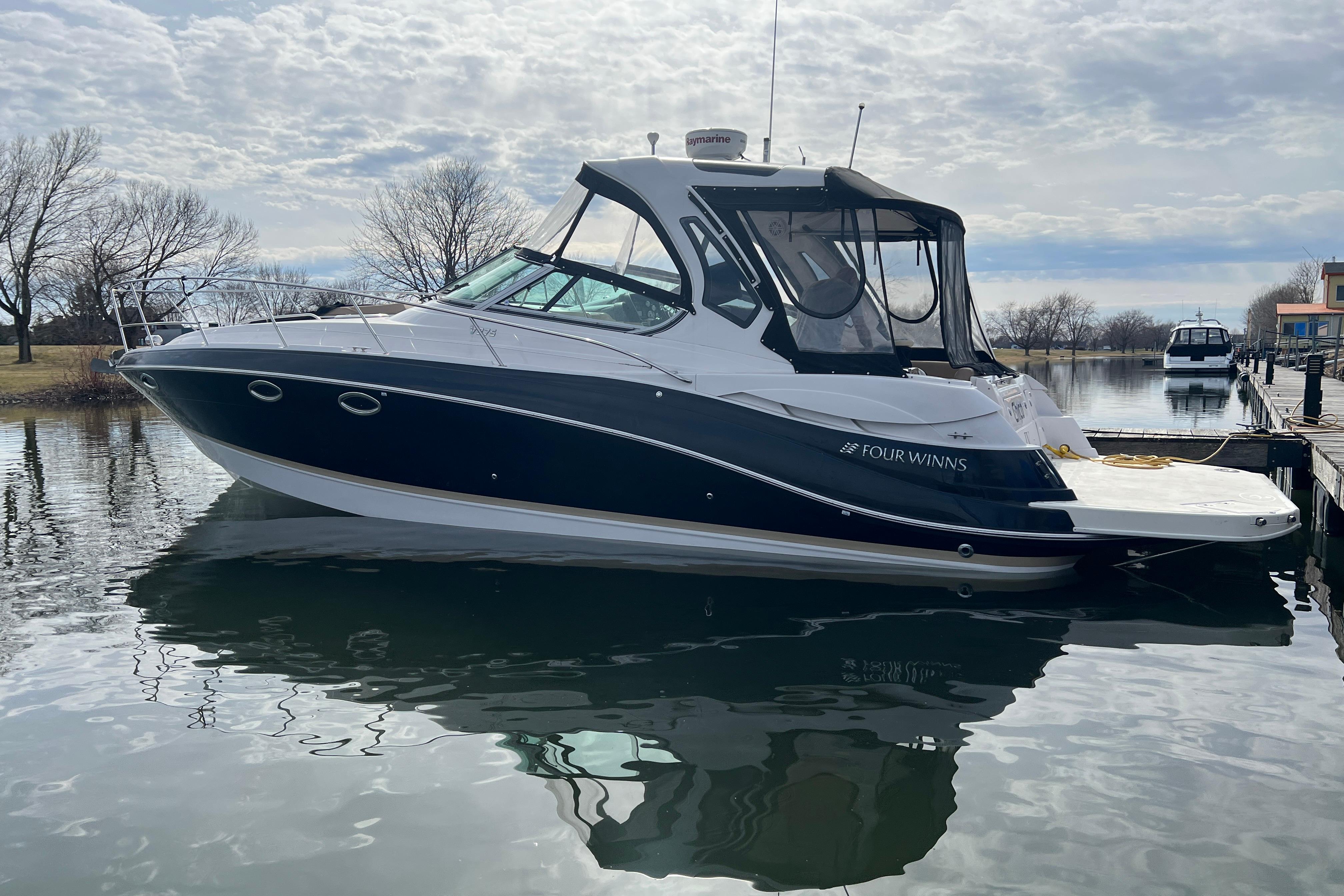 2015 Four Winns V375