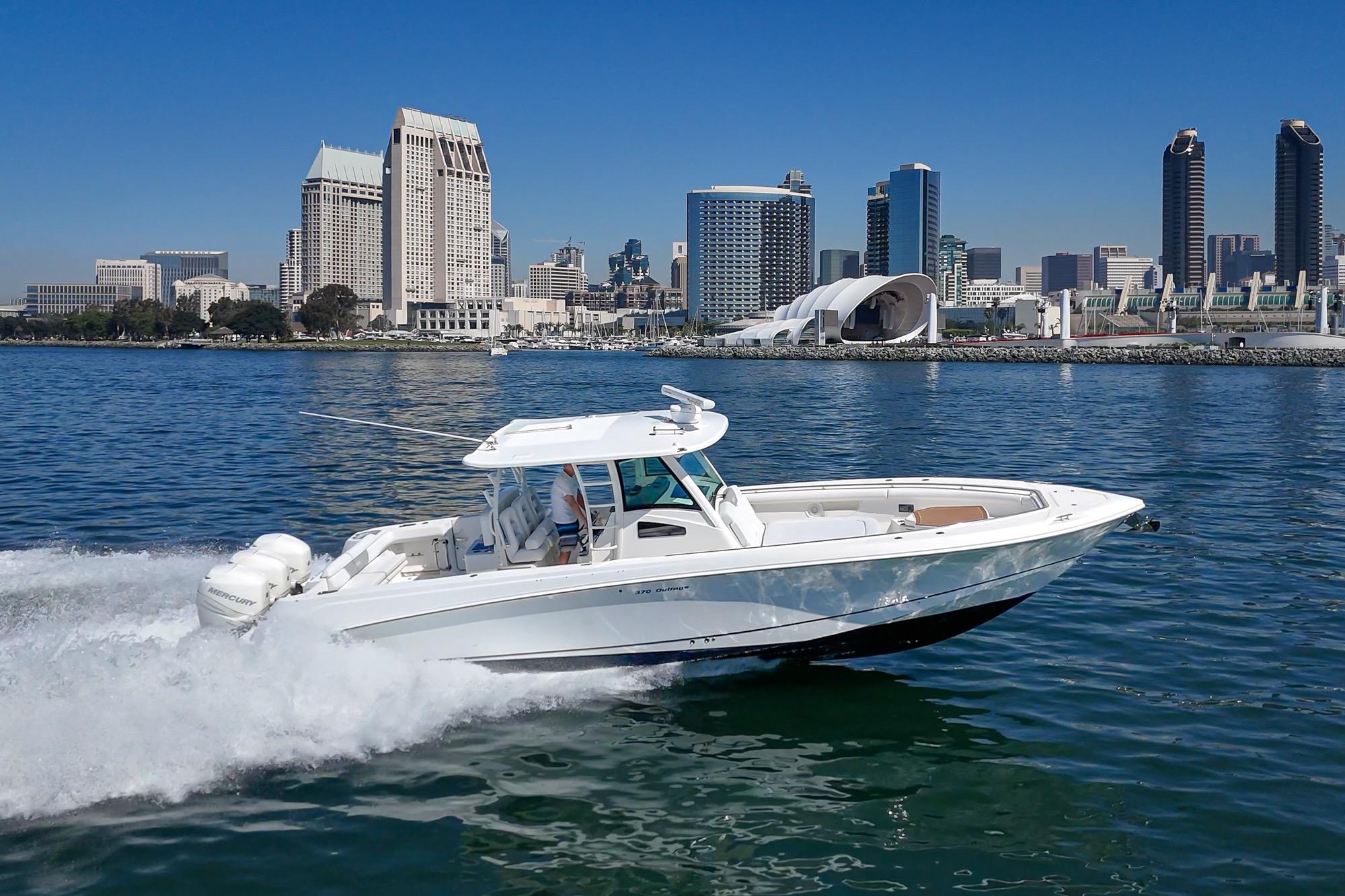 2015 Boston Whaler 370 Outrage