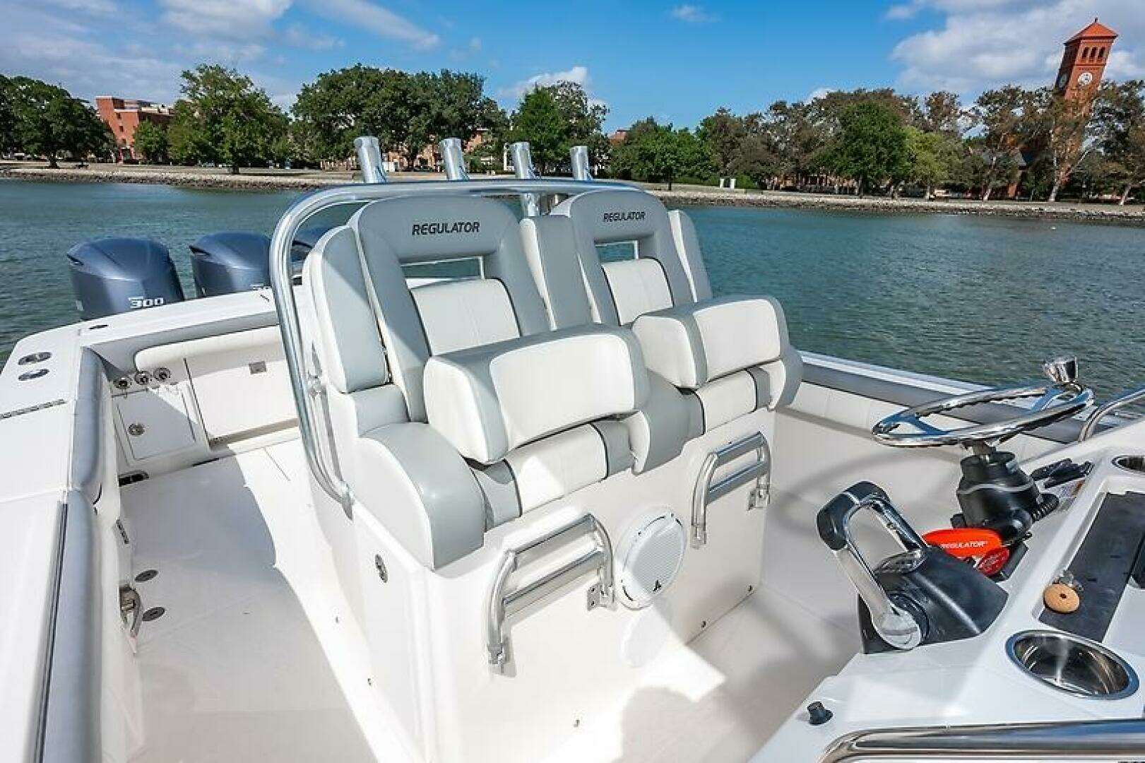 2018 Regulator 34 FS - Image 15