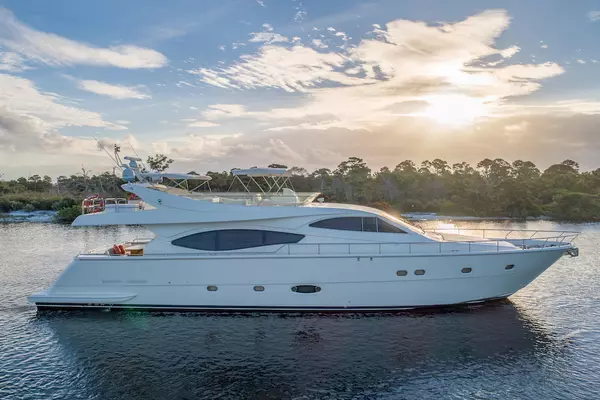 2005 Ferretti Yachts 76