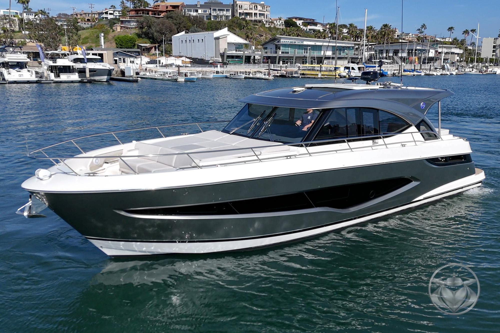 2026 Riviera 4300 Sport Express