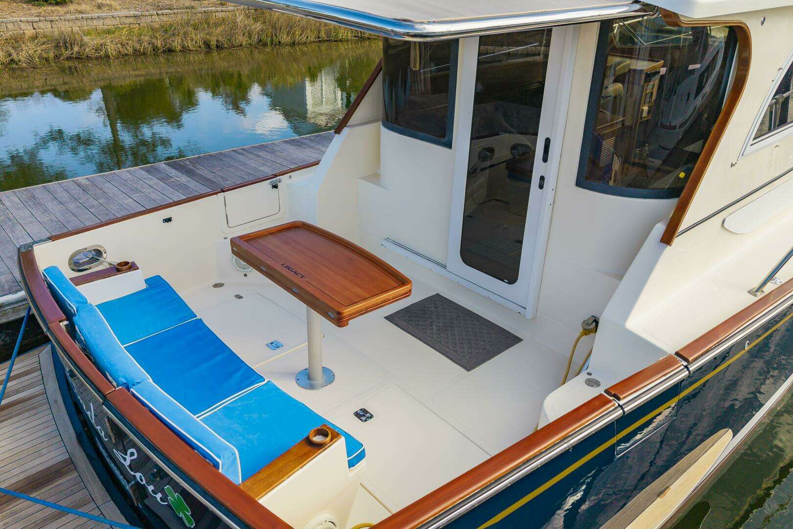 2018 Legacy 36 - Image 13