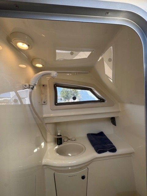 2007 Bayliner Discovery 246 - 35