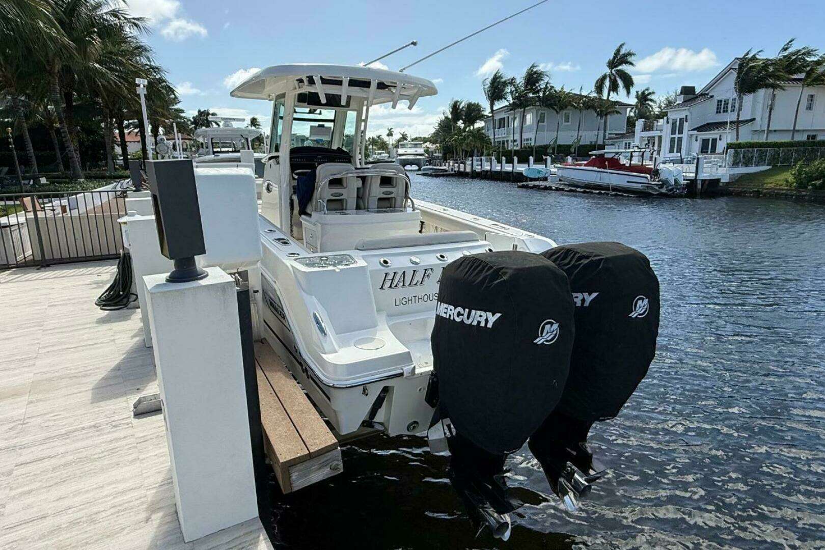 2018 Boston Whaler 250 Outrage - Image 2
