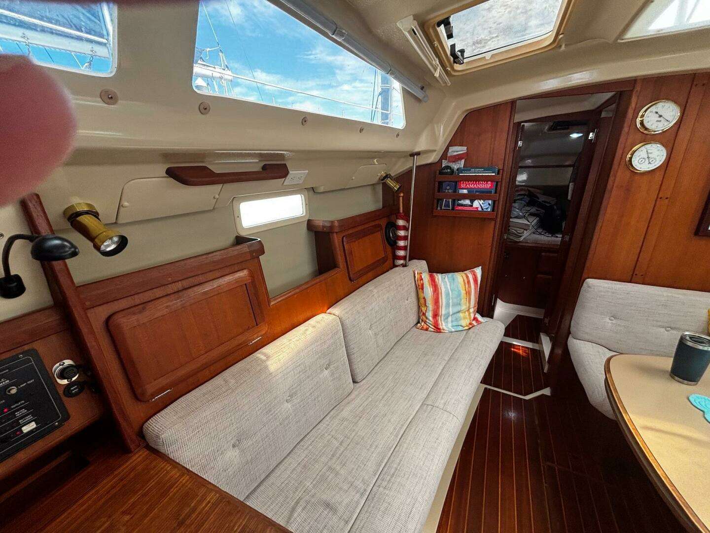 1993 Hunter 33.5 - Image 15