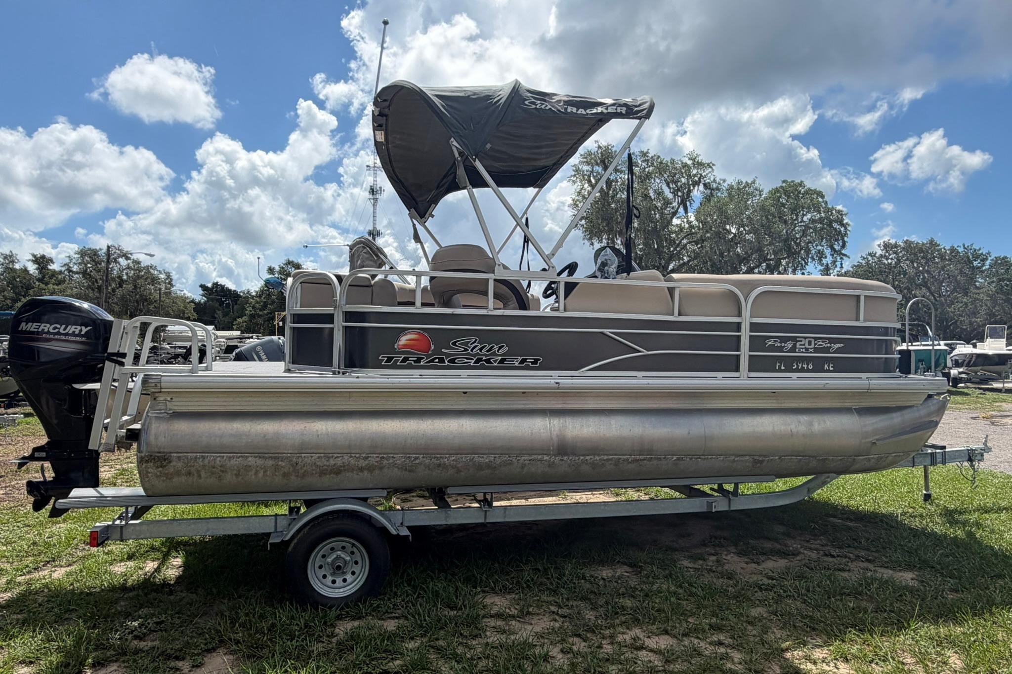 2016 Sun Tracker Party Barge 20 Classic Series