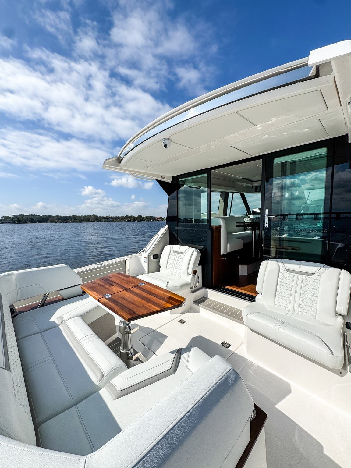 2026 Tiara Yachts 43LE - 9