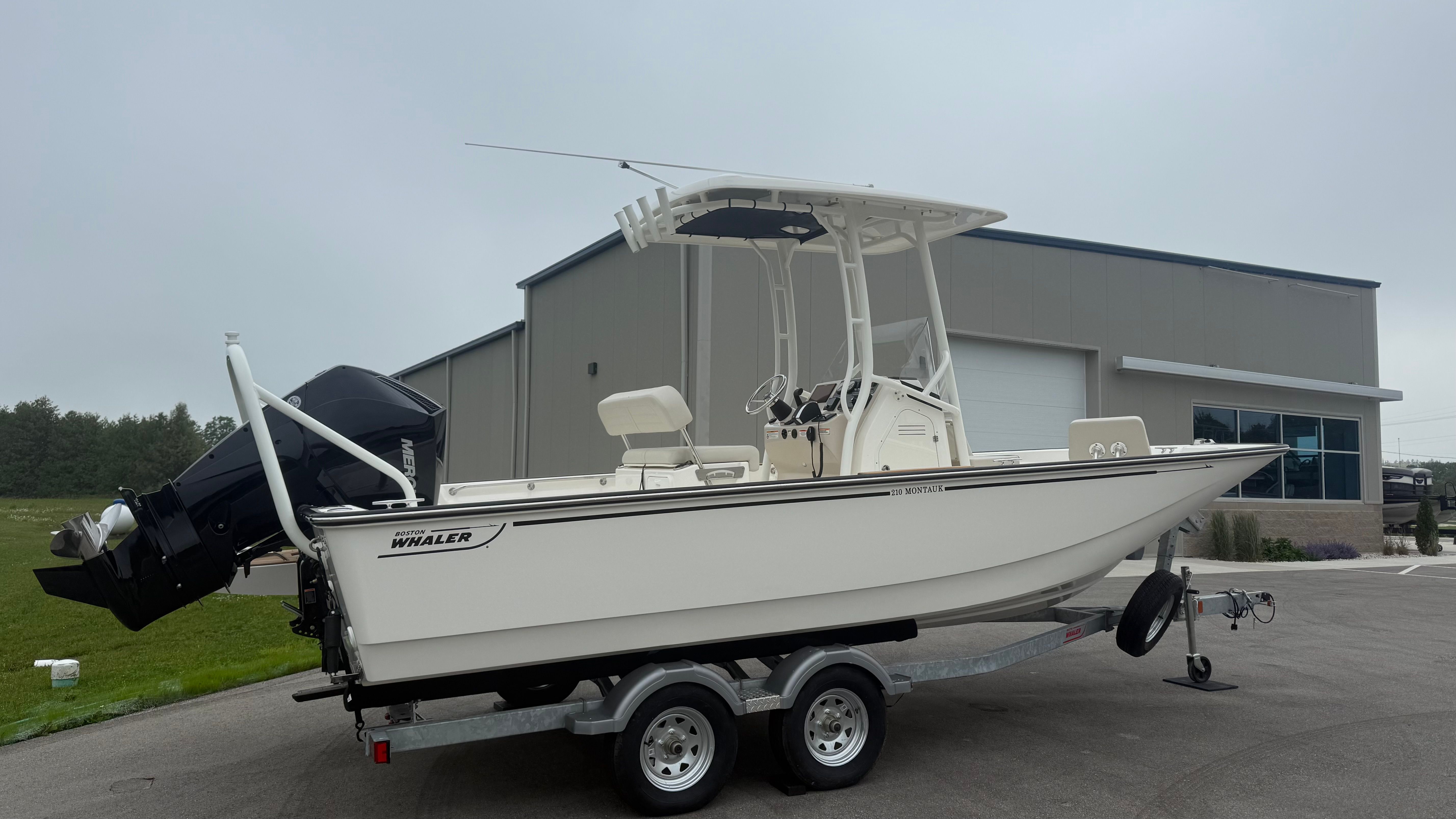 2026 Boston Whaler 210 Montauk - 2