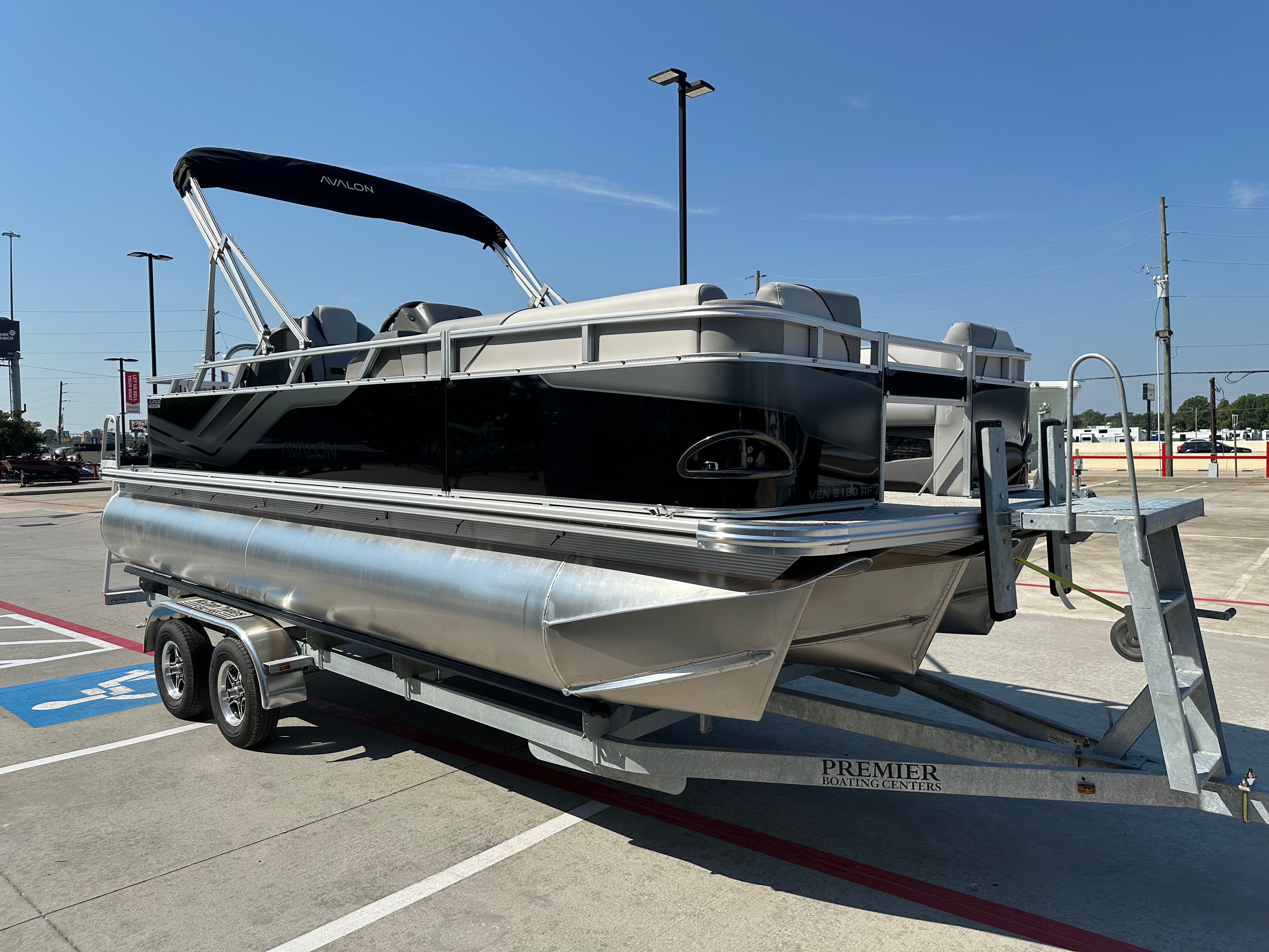 2025 Avalon Venture Rear Fish - 21' - 6