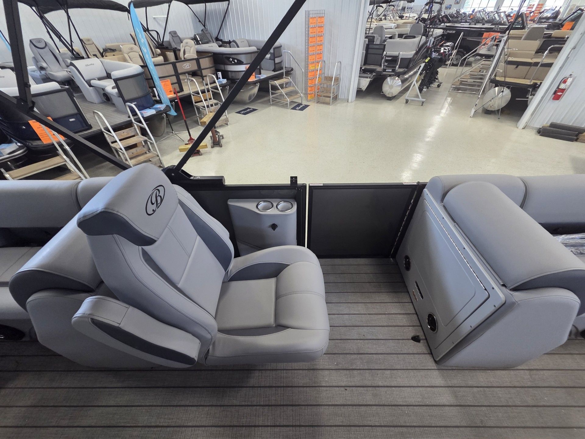 2026 Bentley Pontoons Legacy 223 Navigator - 22