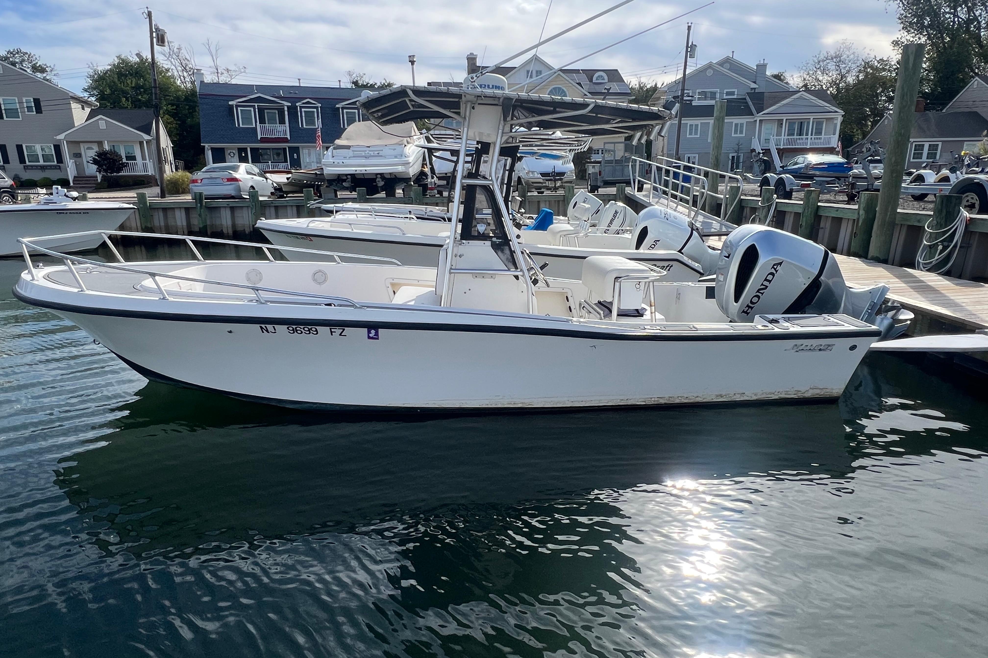 1995 Mako 221 Center Console