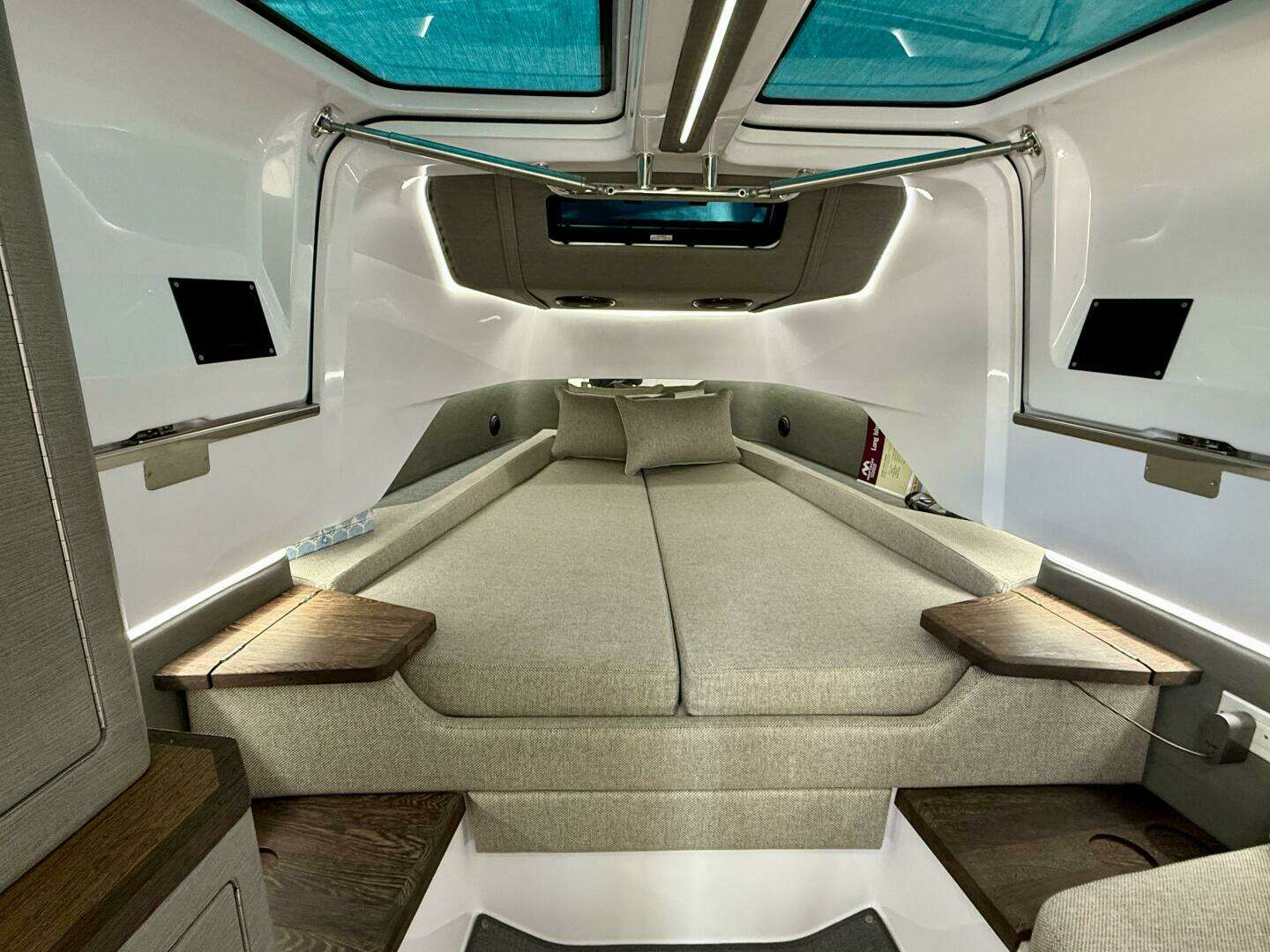 2023 Axopar 37 Cross Cabin - Image 34