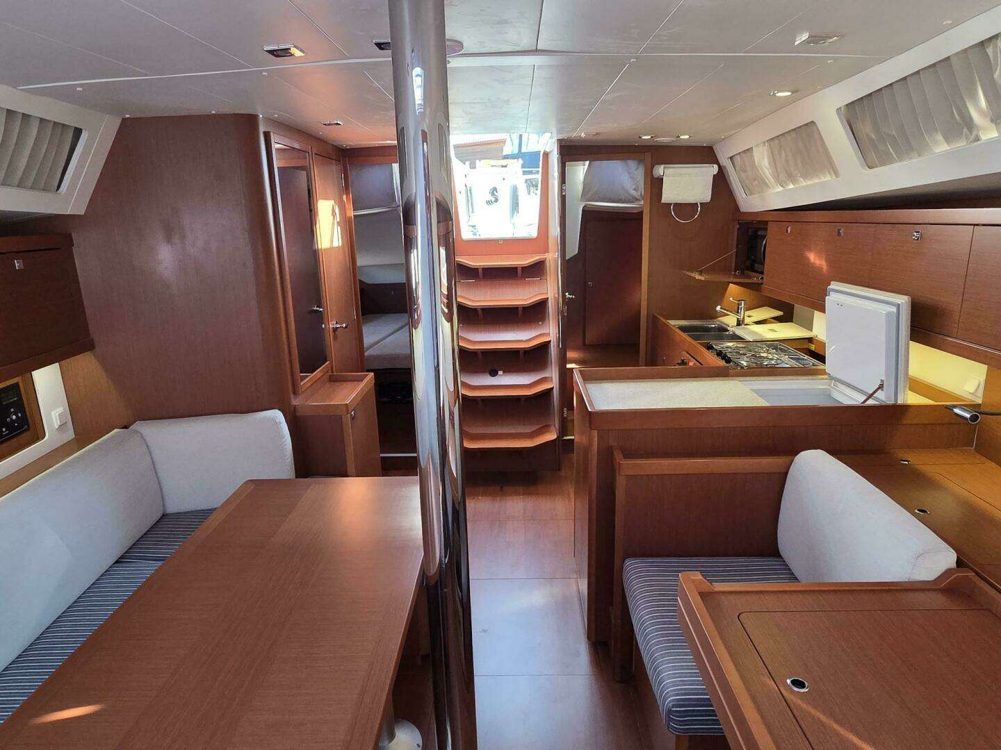 2014 Beneteau Oceanis 41 - Image 7