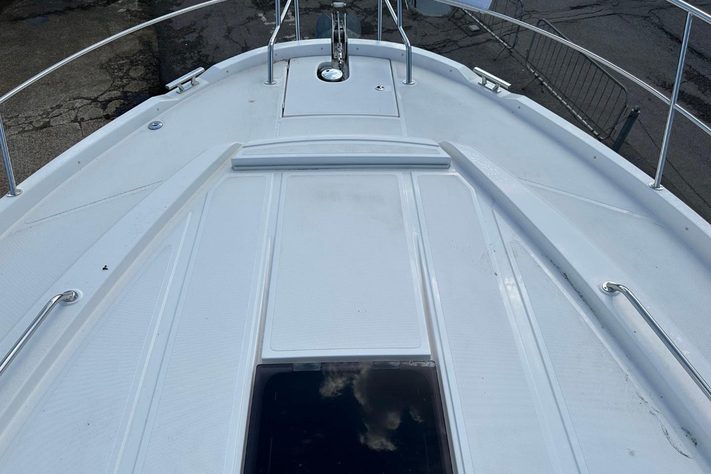 2023 Bavaria SR41 boat deck with sleek design and stainless steel railings.