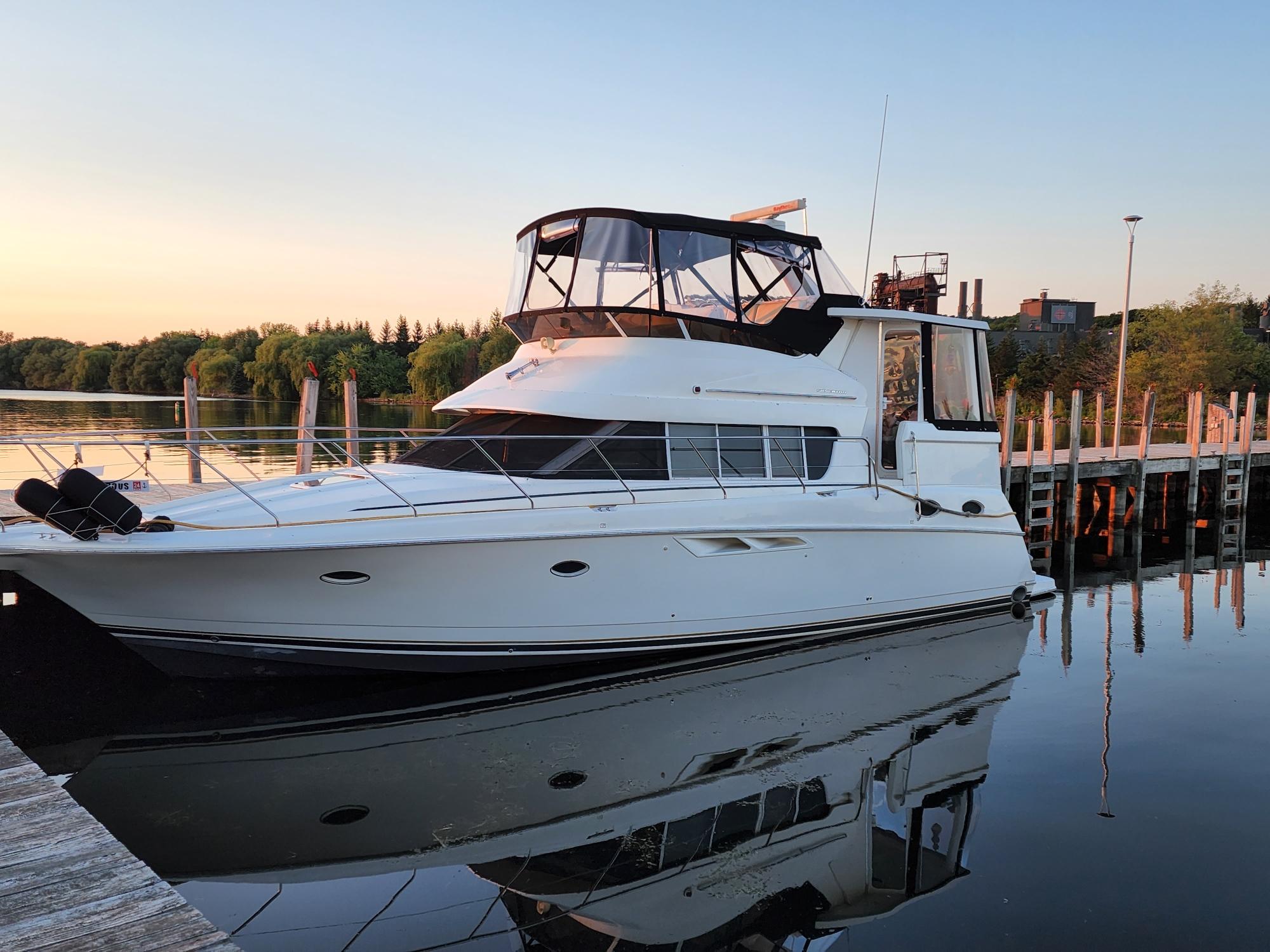 2000 Silverton 422 Motor Yacht