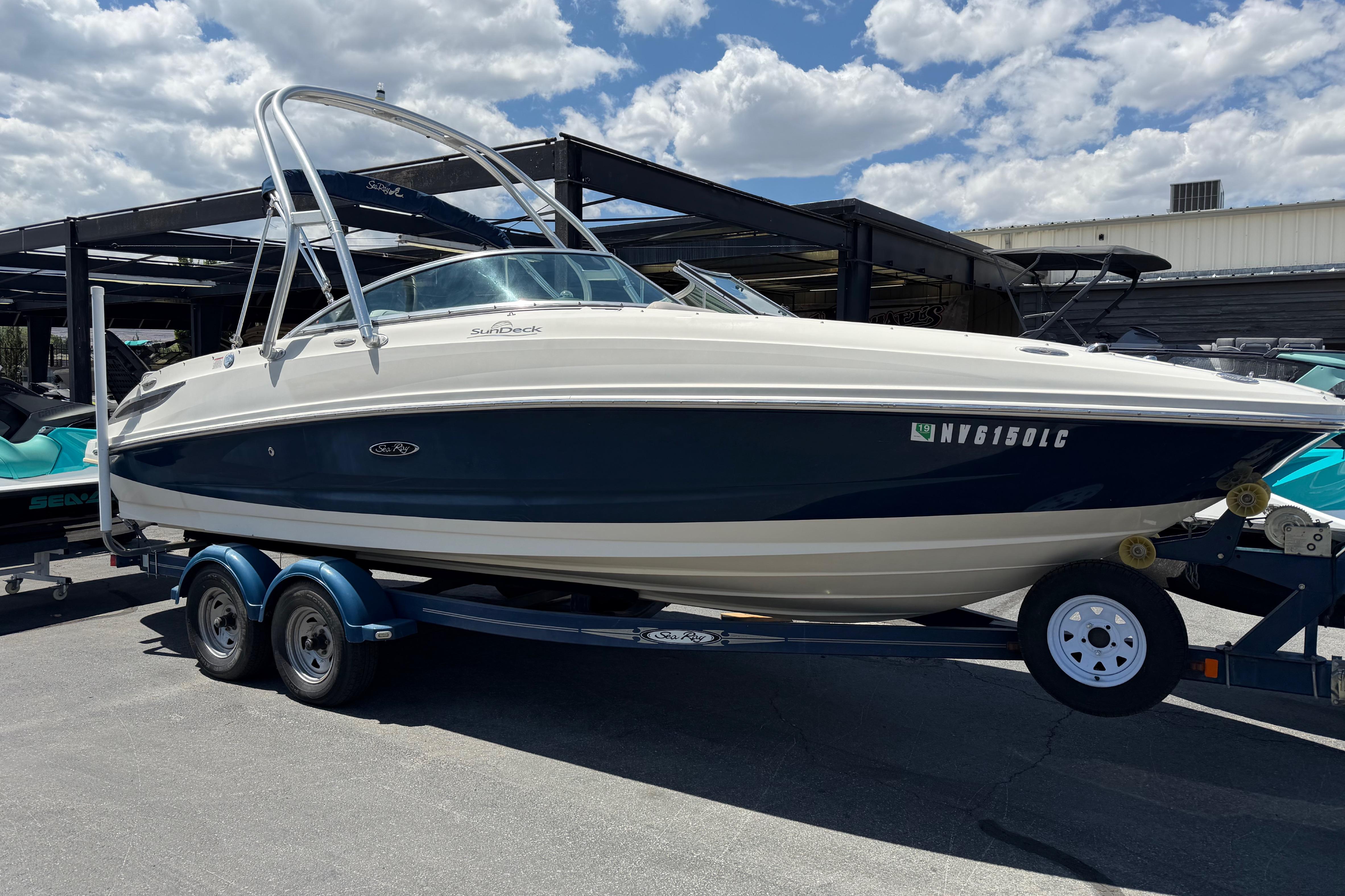 2010 Sea Ray 230 Sundeck