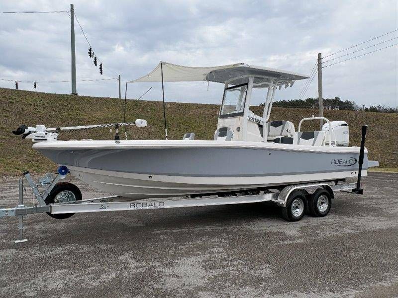 2026 Robalo 246 Cayman - 41