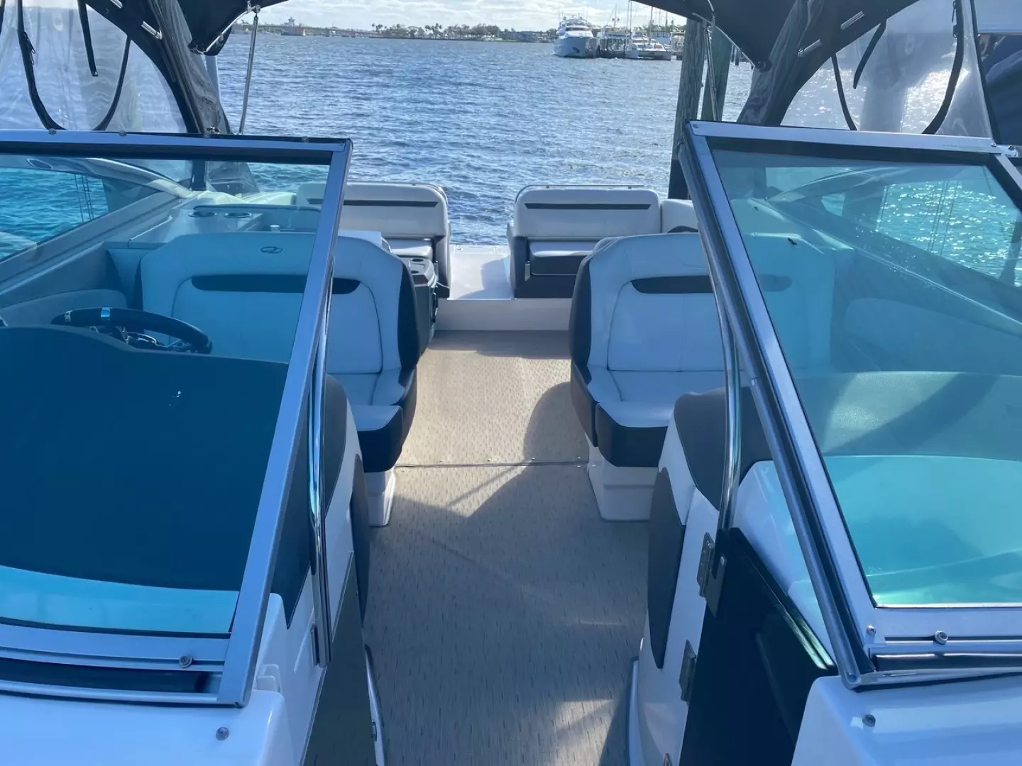 2016 Regal 3200 Bowrider - Image 7