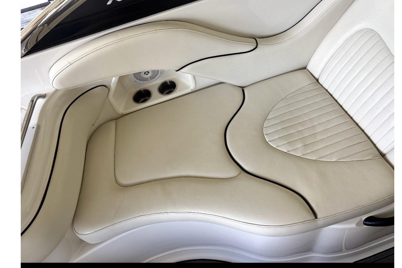 Luxurious white seating on a 2007 Monterey 298SSX Super Sport boat.