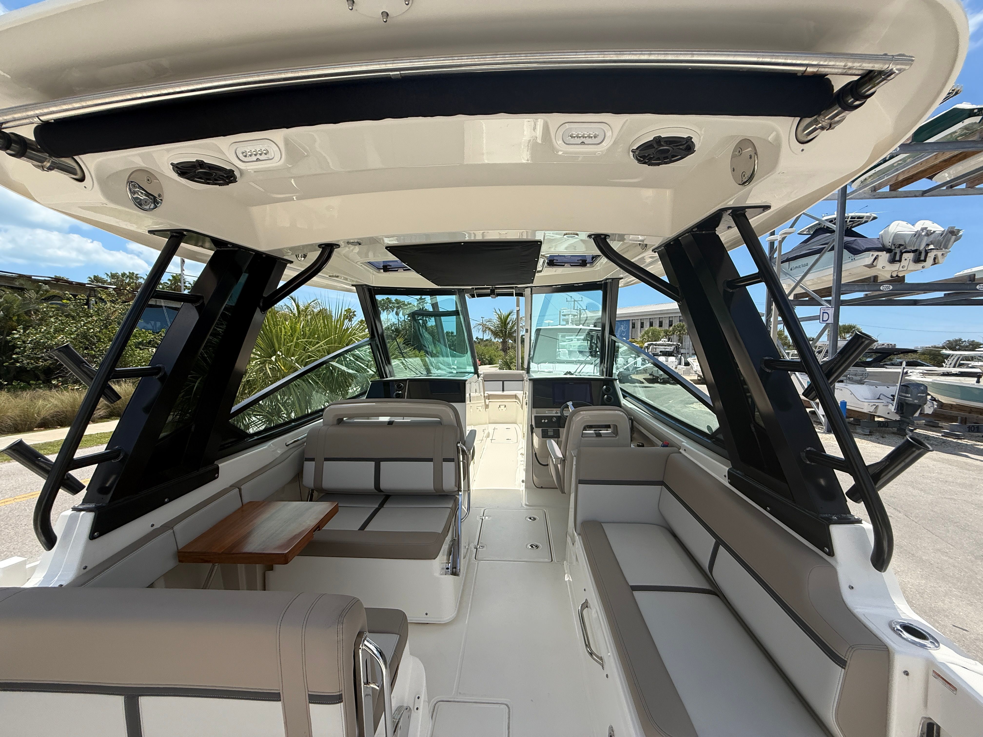 2025 Boston Whaler 330 Vantage - 31
