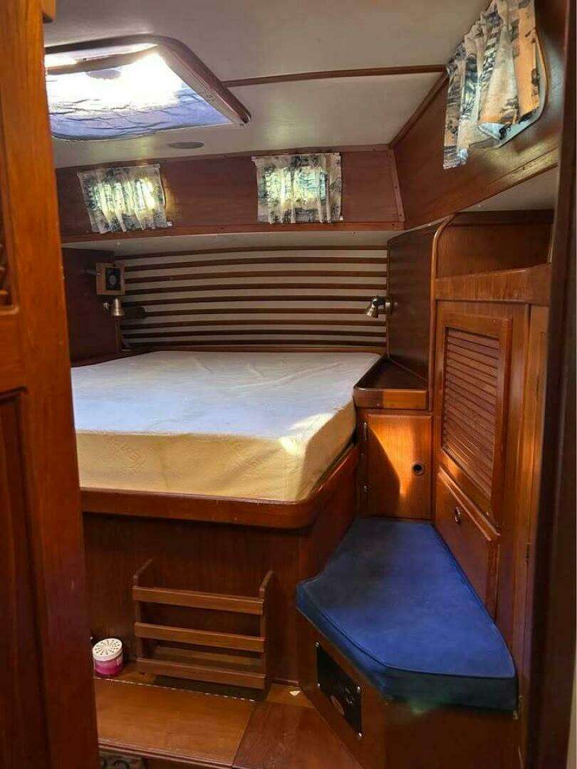 1986 Endeavour 42 CC - Image 14
